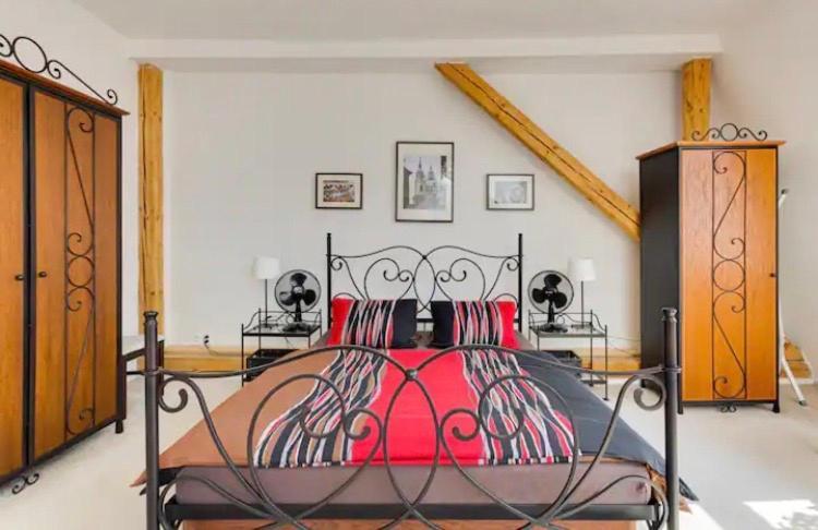 Lenka'S Cozy Red Studio + Lenka'S Cozy Gold Apartment Prag Exterior foto