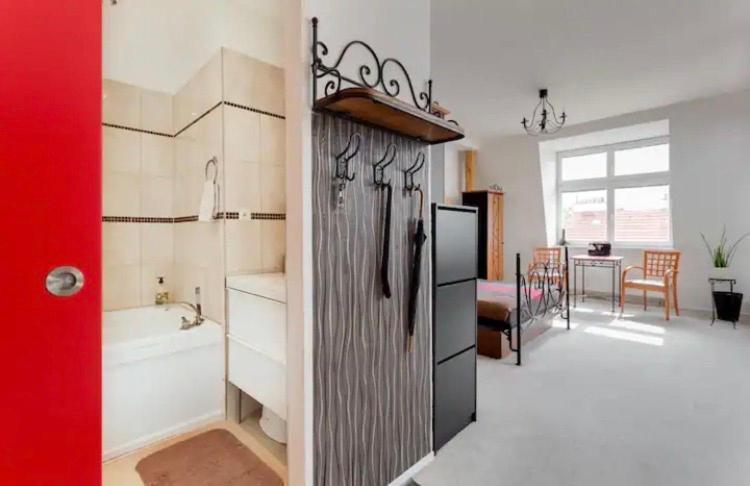 Lenka'S Cozy Red Studio + Lenka'S Cozy Gold Apartment Prag Exterior foto