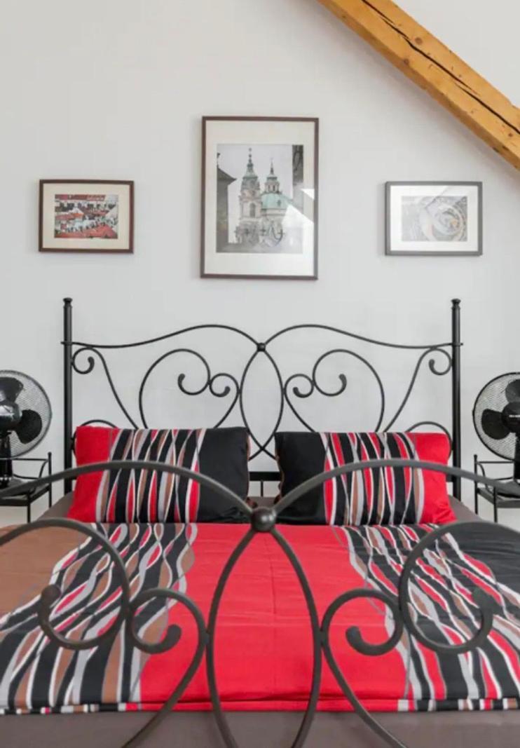 Lenka'S Cozy Red Studio + Lenka'S Cozy Gold Apartment Prag Exterior foto