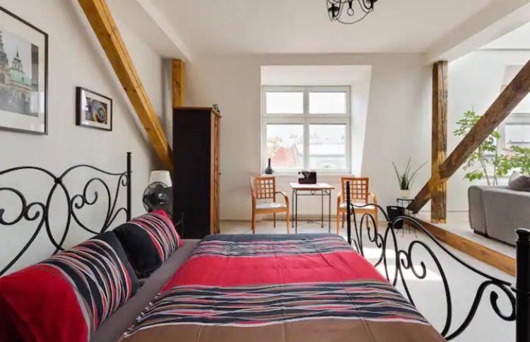 Lenka'S Cozy Red Studio + Lenka'S Cozy Gold Apartment Prag Exterior foto